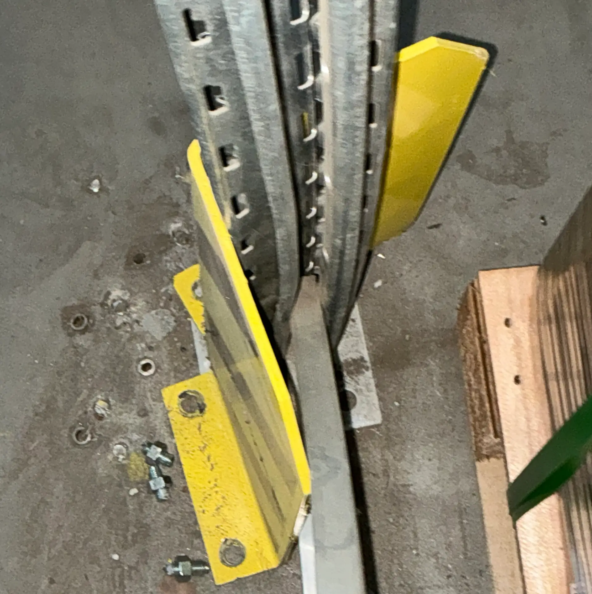 Rammschutz Anfahrschutz besch&auml;digt verformt palettenregal regalpfosten